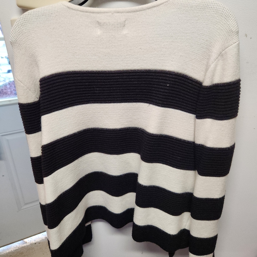 Sweater - Picture 3 of 4